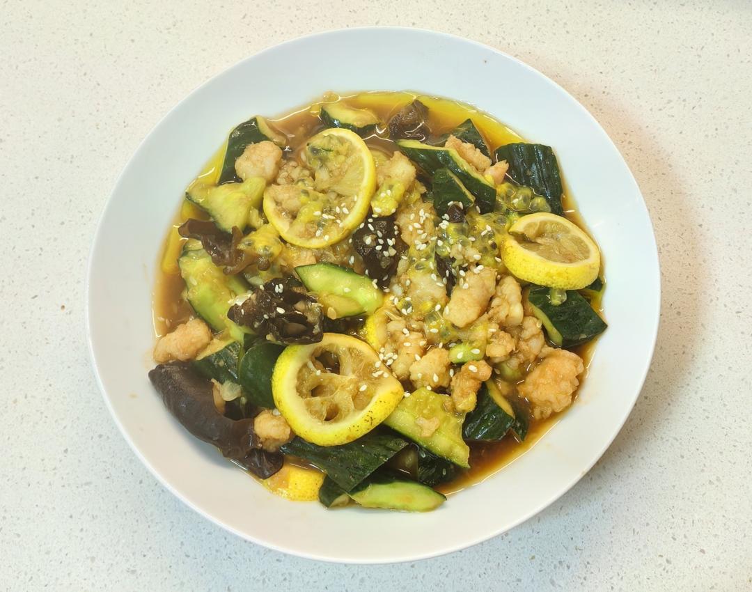 柠檬百香果 虾滑 拍黄瓜 黑木耳 by wqy