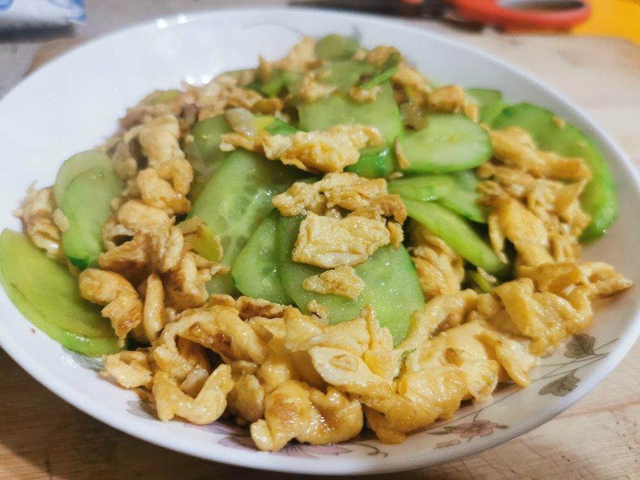 黄瓜炒鸡蛋虾仁基础版简单版