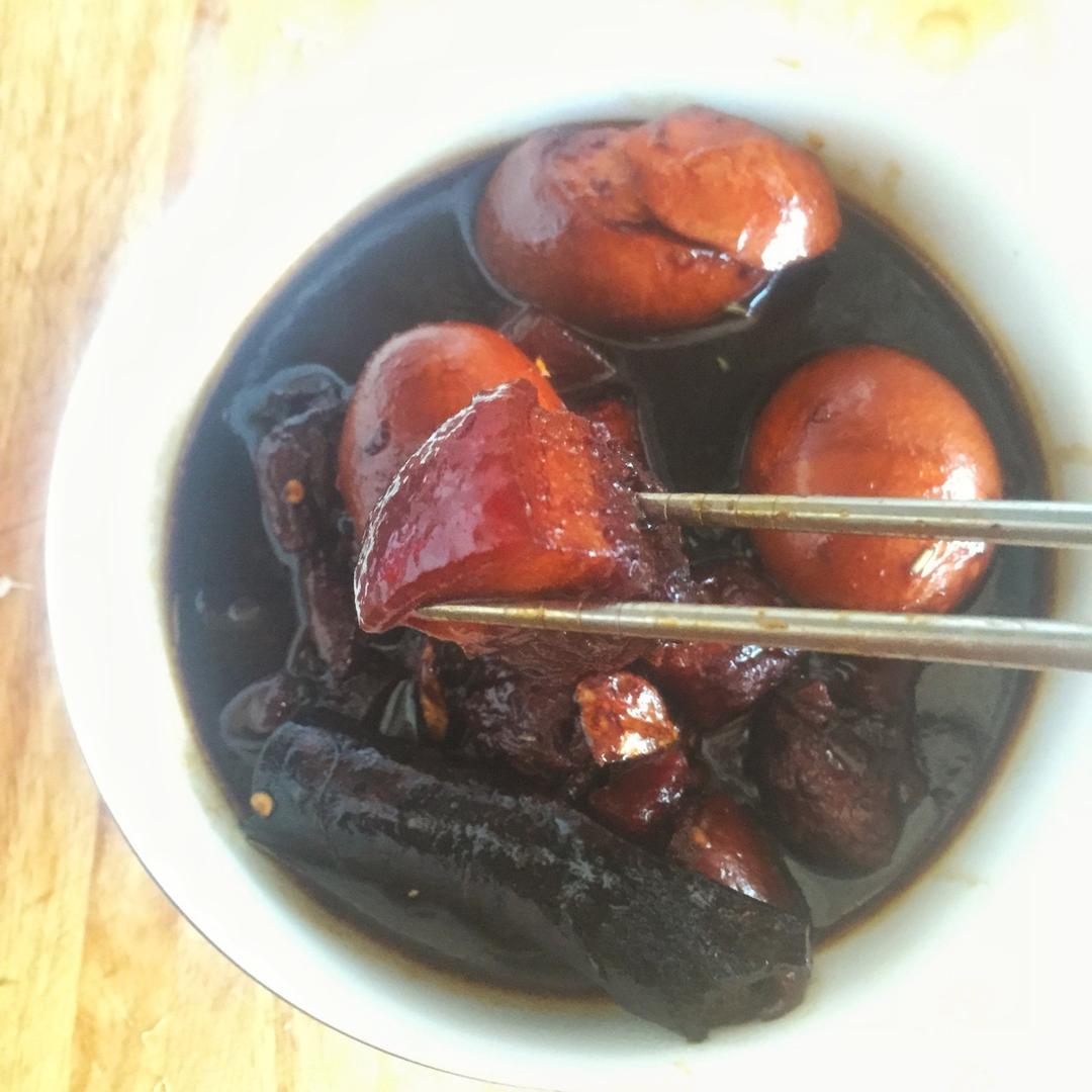 吃着碗里望着锅里的红烧肉