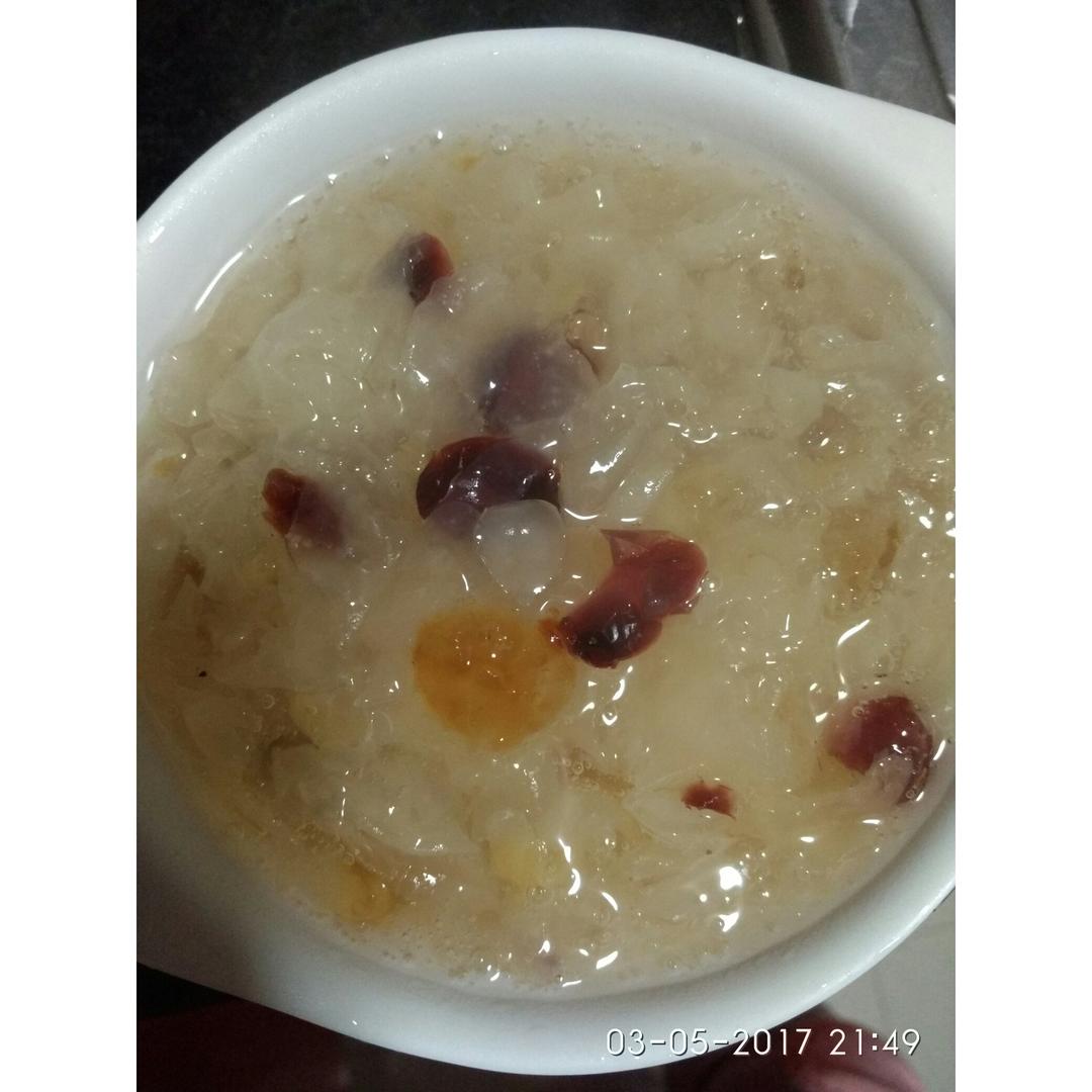 这一碗，只长颜值不长膘！（银耳桃胶皂角米）