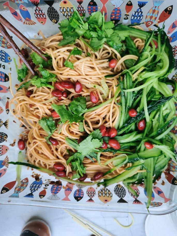 十分钟做好一盘开胃凉拌面～太好吃啦
