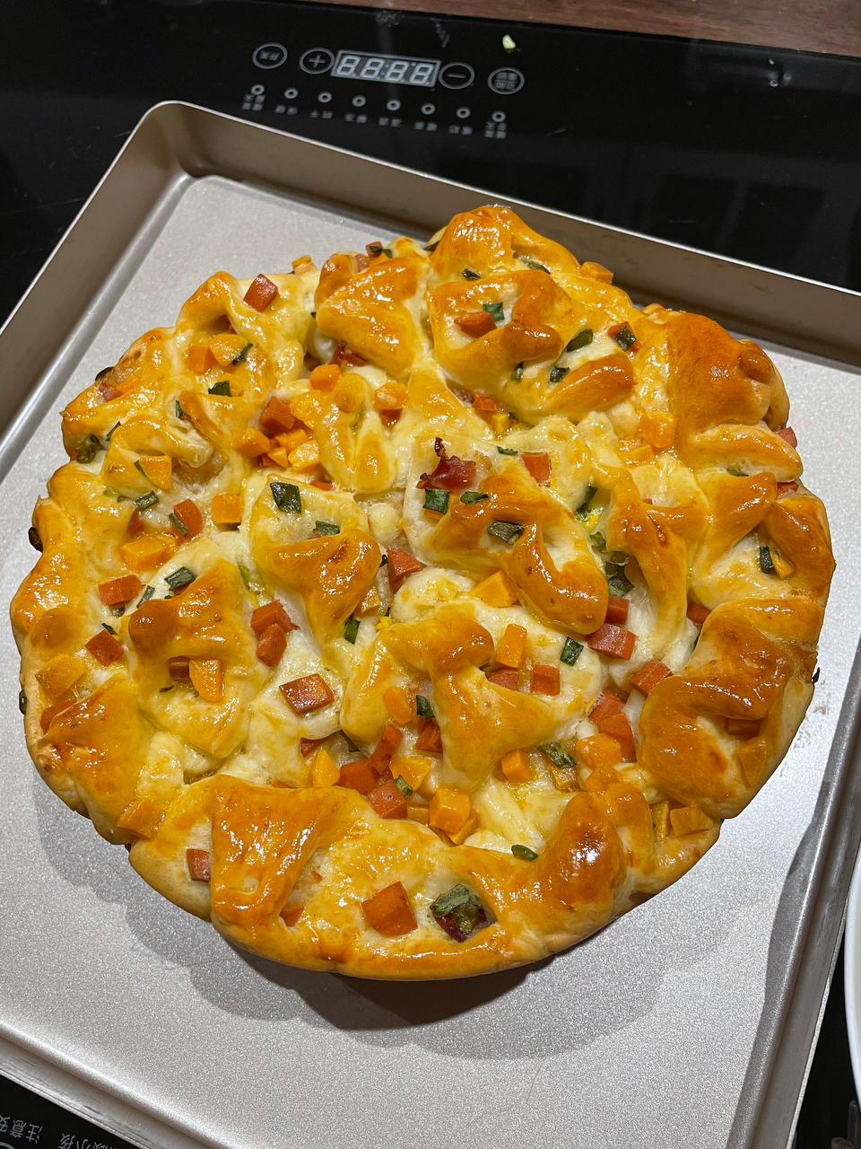 咸蛋黄培根葱香手撕包-香的没道理