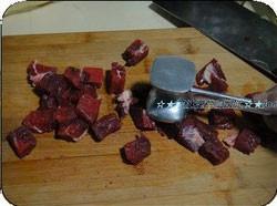 蒜香黑椒牛肉粒的做法 步骤1