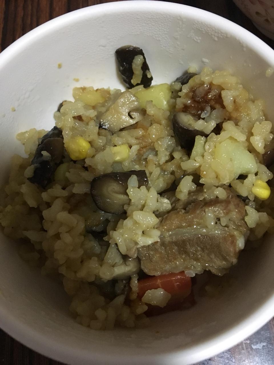 喷香排骨焖饭（爆好吃）