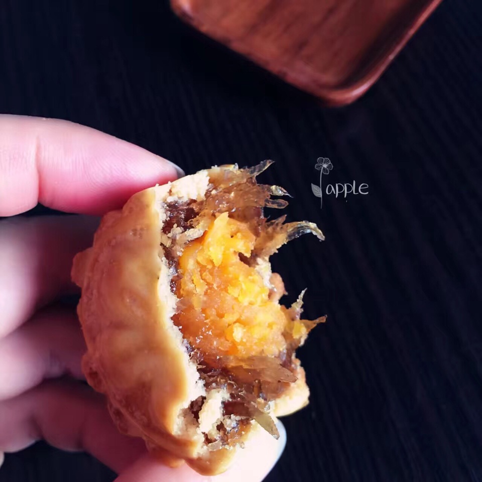 广式月饼—蛋黄冬翅月饼