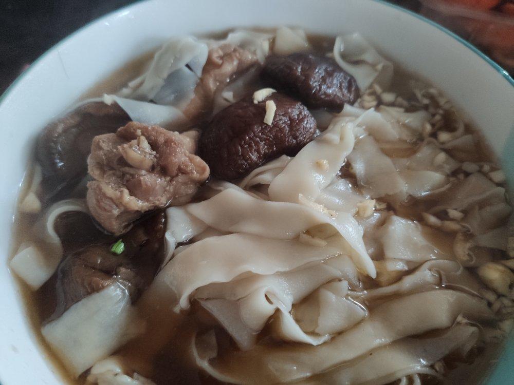 香菇炖鸡面