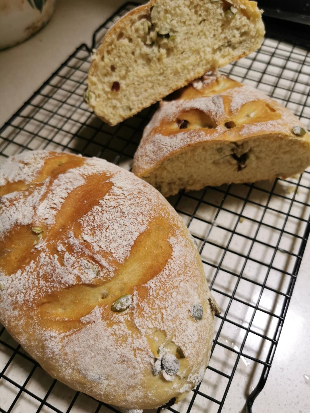 全麦蔓越莓核桃软欧包