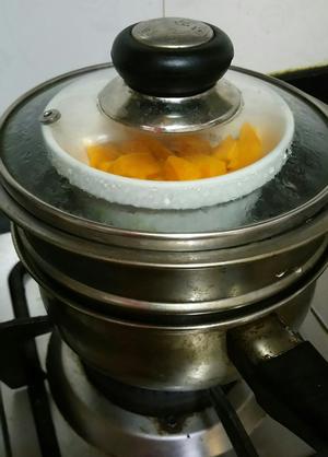 黄金南瓜二米粥的做法 步骤2