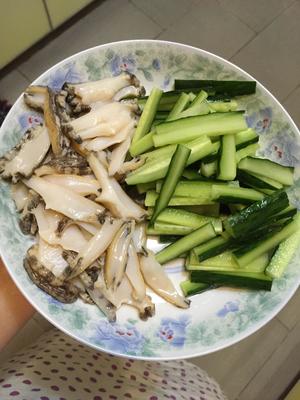 紫苏黄瓜炒鲍鱼（湘菜）的做法 步骤4