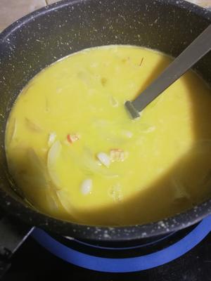 充满东南亚风味的南瓜🎃白洋葱白玉菇虾仁浓汤的做法 步骤6