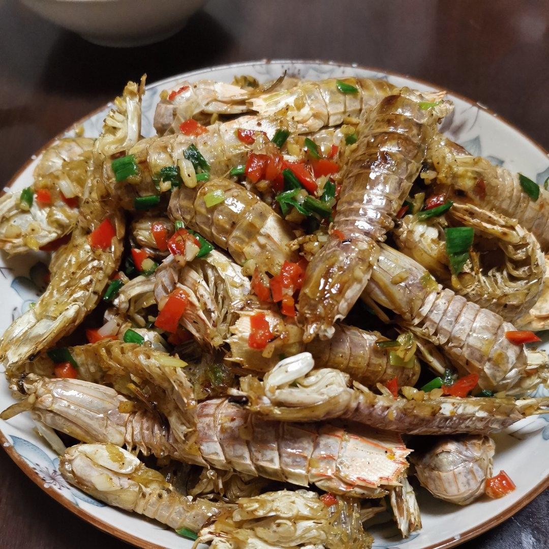 无油炸版的椒盐皮皮虾和巧拨虾壳的方法