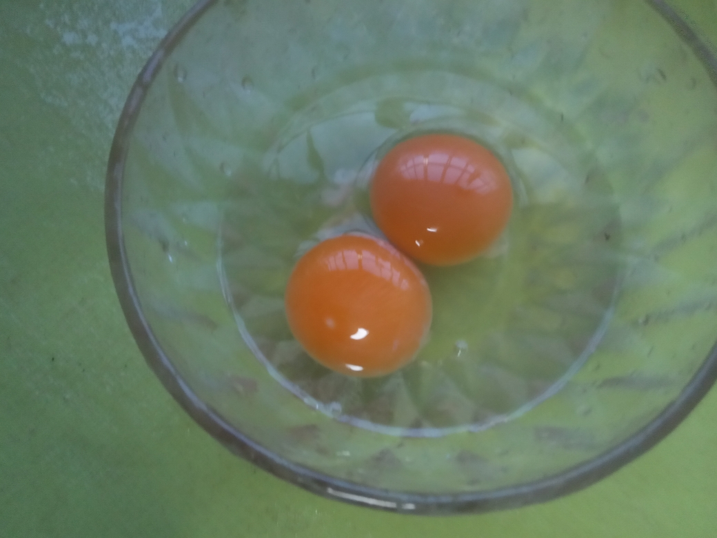 西红柿炒鸡蛋菠菜面的做法 步骤1