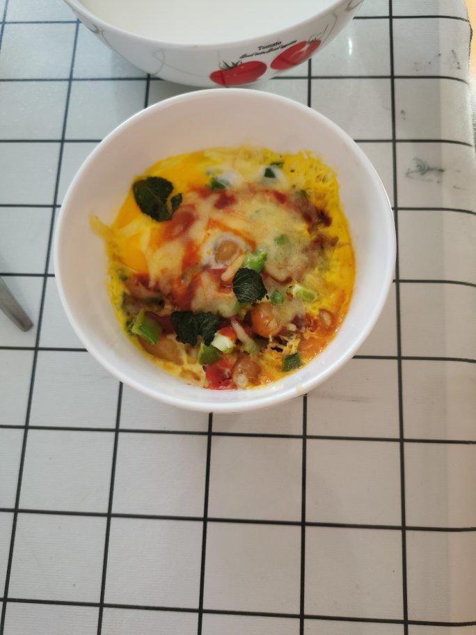 只需摆好材料去微波！惊艳全家的早餐端上桌：香肠奶酪烘蛋