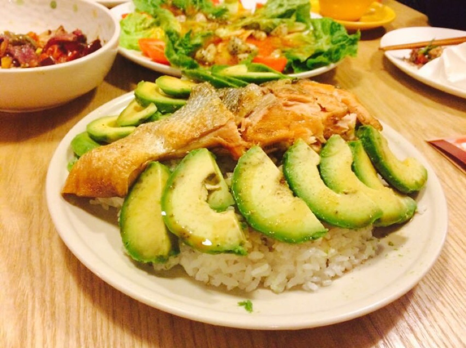 三文鱼牛油果拌饭