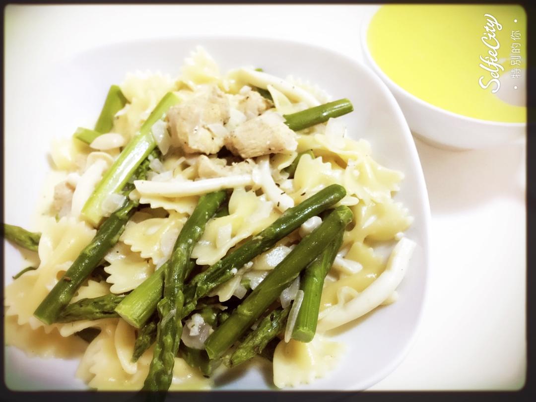 奶油鸡肉蘑菇意大利面 Cream of Mushroom Chicken Pasta