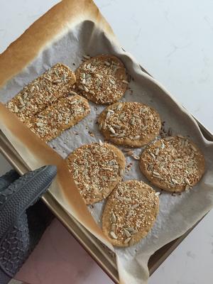3 seeds 全麦饼干（无油无糖）的做法 步骤10
