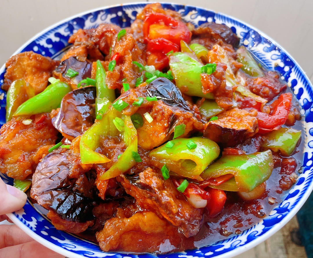 红烧茄子（佐西红柿尖椒）
