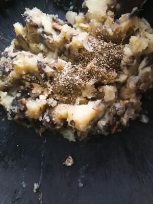 ［健康主食］低卡口蘑黑胡椒土豆泥的做法 步骤5
