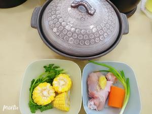 鲜美的玉米鸡肉汤的做法 步骤1