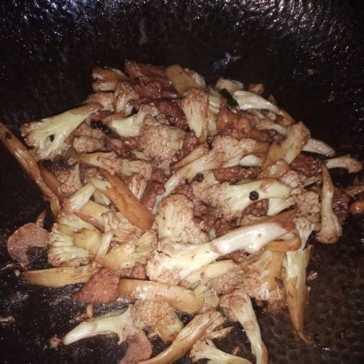 干煸菜花（花菜炒肉）