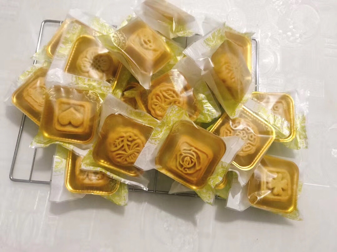 广式蛋黄莲蓉月饼50克的做法