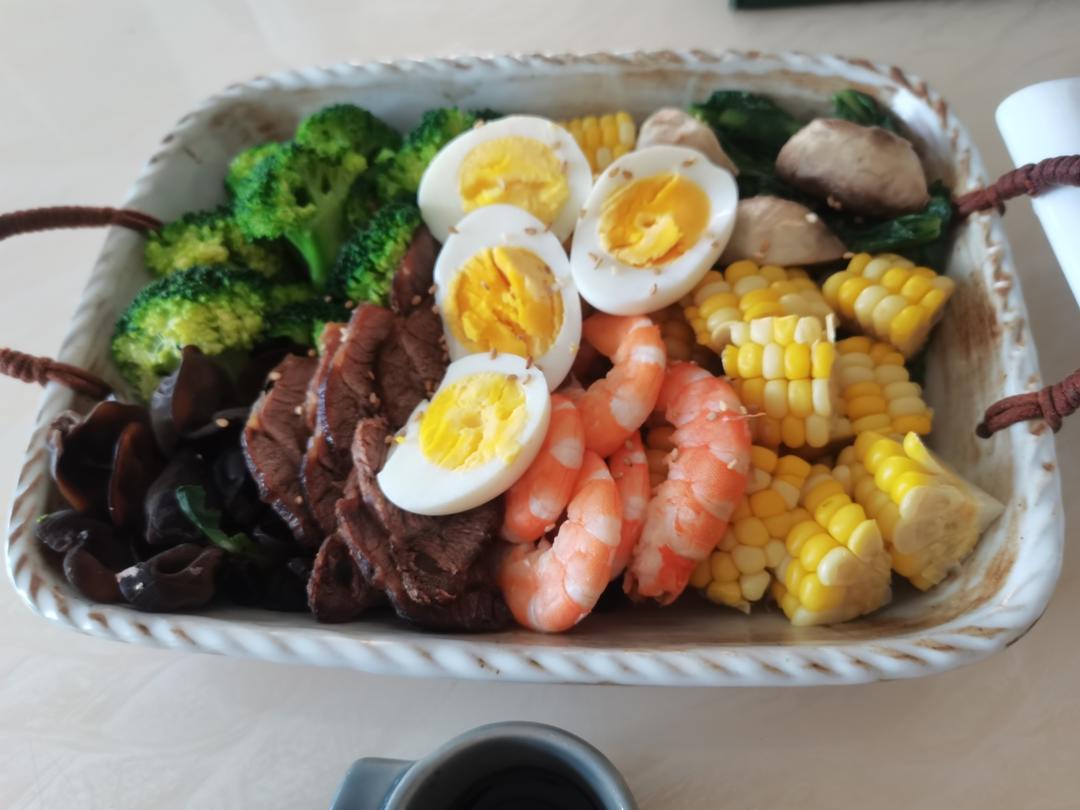 芒果虾仁沙拉晚餐