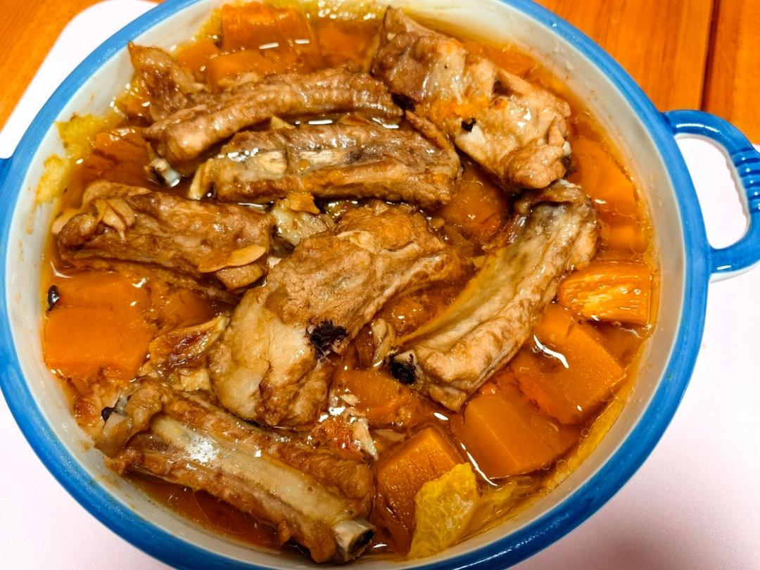 鲜嫩入味！好吃到舔手指的南瓜蒜香蒸排骨