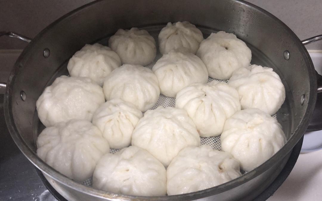 鲜嫩多汁的肉包子