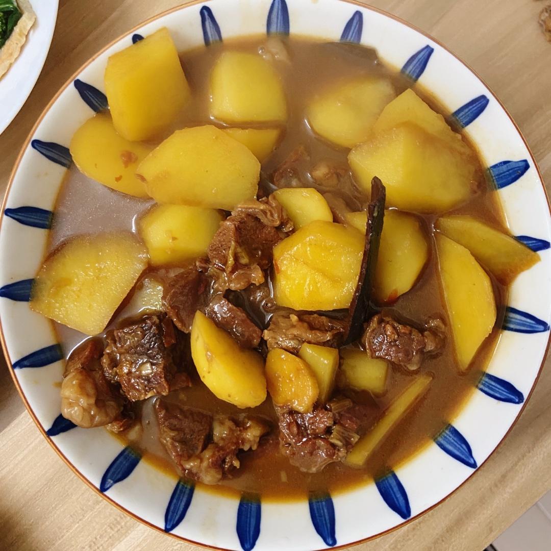 土豆焖牛腩