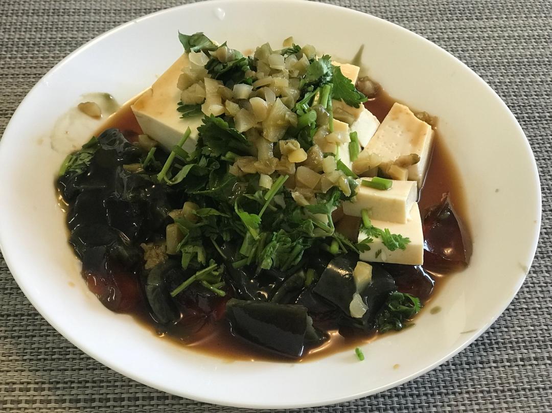 凉拌皮蛋豆腐