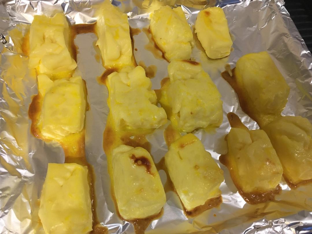 偷师学艺🤫🤫🤫照片没经过任何修图处理，保真原色，一餐出俩菜，再也不用去超市买奶酪棒了，宝宝的福音，宝妈的安心，没有添加剂的烤奶酪