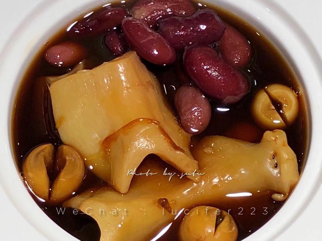 红腰豆莲子花生黑糖炖花胶的做法