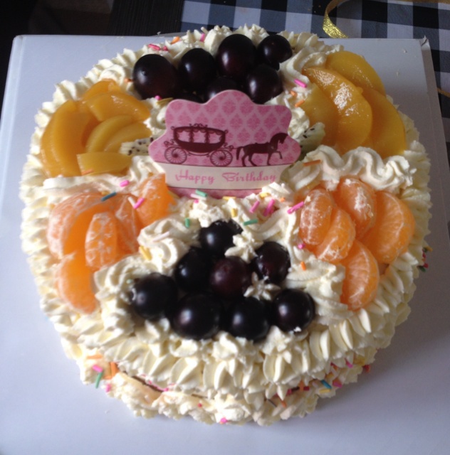 奶油水果装饰蛋糕