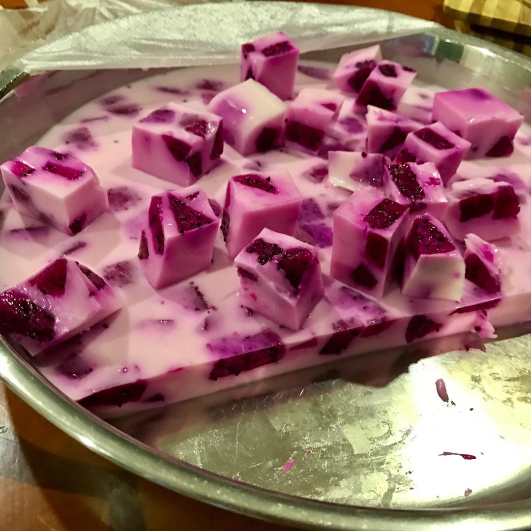 粒粒芒果椰汁冻糕