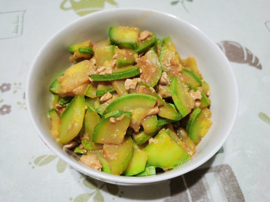 快手菜低脂菜——咸鸭蛋烧西葫芦