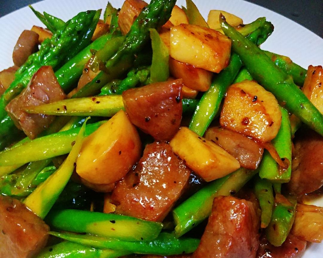 黑椒芦笋牛肉粒