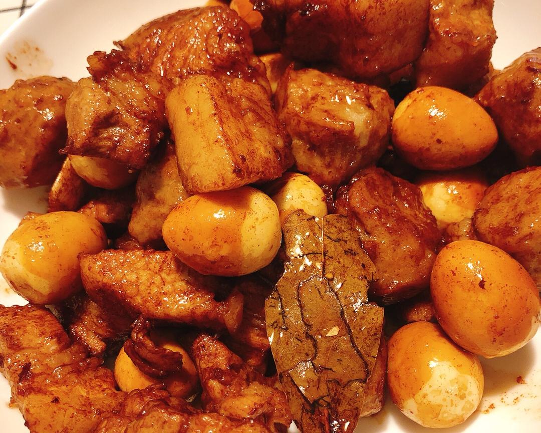 超简单的鹌鹑蛋五花肉