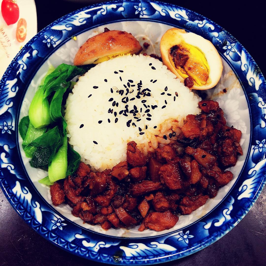 洋葱酥卤肉饭
