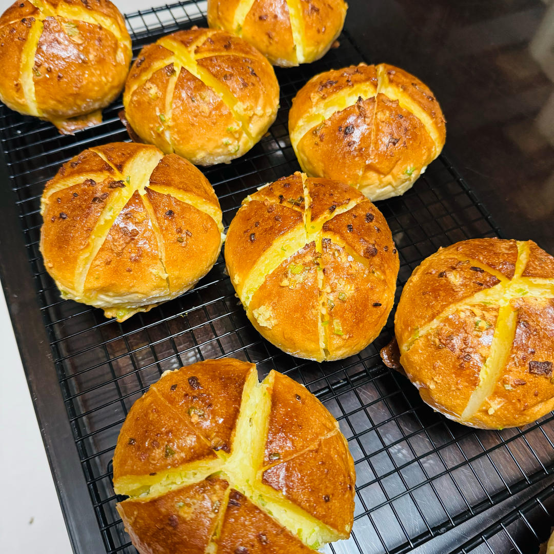 火爆韩国街头の奶油蒜香包~蒜香四溢邻家小孩馋哭了的面包