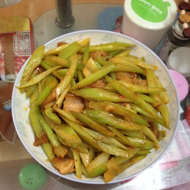 茶树菇炒五花肉