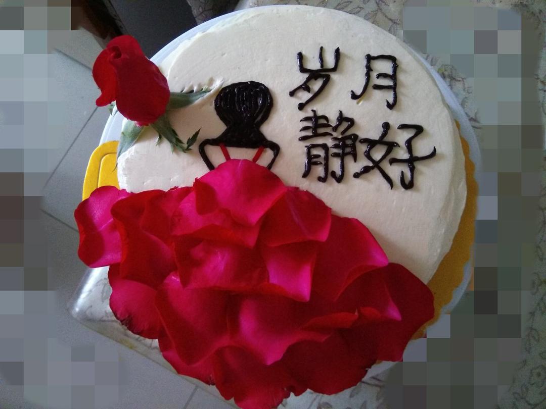 玫瑰花瓣生日蛋糕