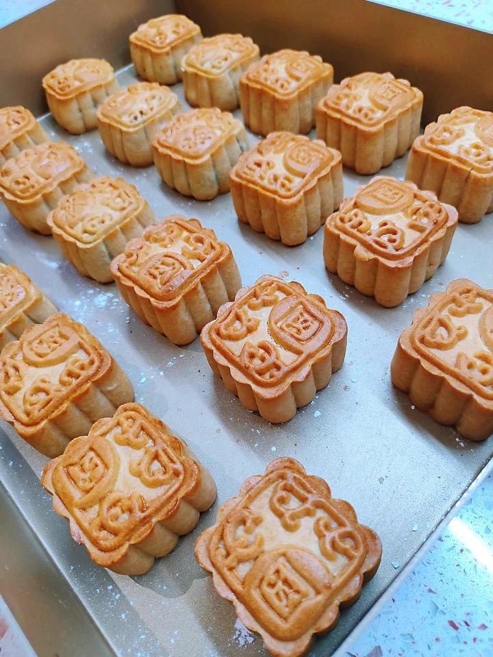 广式月饼—蛋黄莲蓉月饼