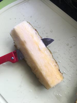 方便食用且美观的「菠萝🍍切法」的做法 步骤4