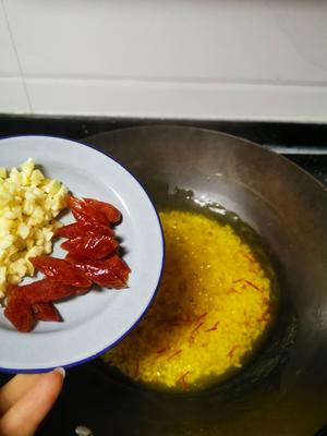 【层次感养生】#主食#藏红花腊味虾烩饭的做法 步骤5