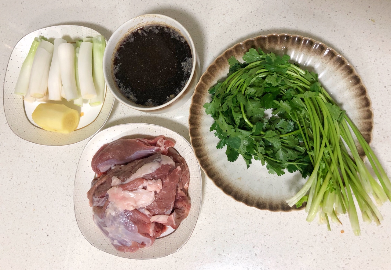 鲜美多汁的羊肉灌汤水饺的做法 步骤1