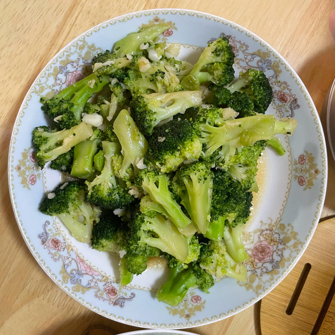 好吃到爆的耗油蒜蓉西兰花(从不修图，喜欢请关注)