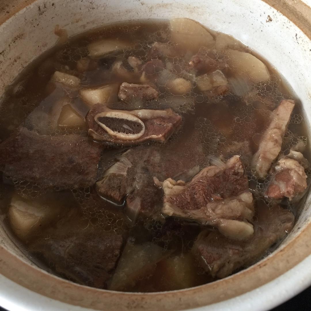 韩式牛排骨汤 － 갈비탕