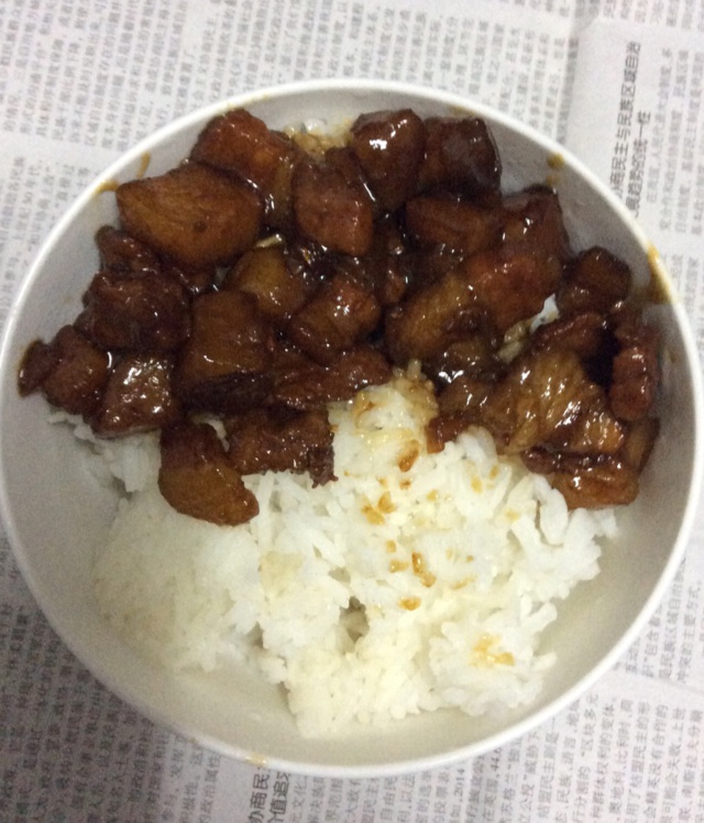 吃着碗里望着锅里的红烧肉
