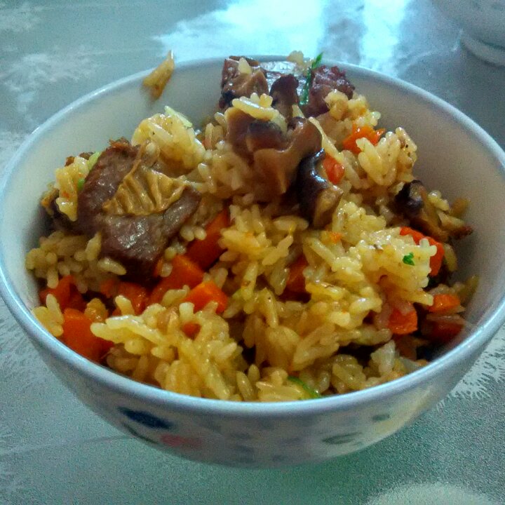 喷香排骨焖饭（爆好吃）