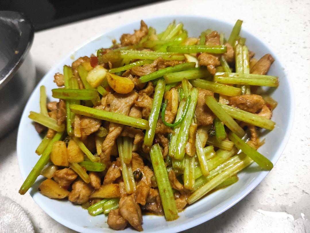 芹菜炒肉